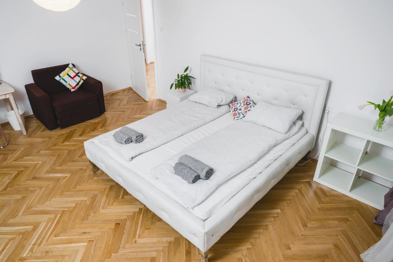 Sunshine Parkside Hideaway - 3 Bedroom - By Upstairs Cracóvia Exterior foto