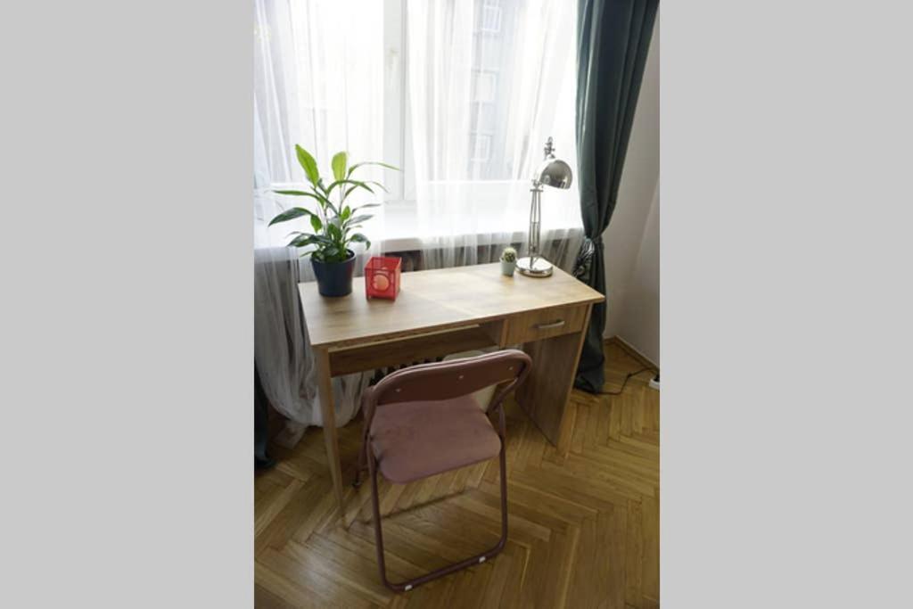 Sunshine Parkside Hideaway - 3 Bedroom - By Upstairs Cracóvia Exterior foto